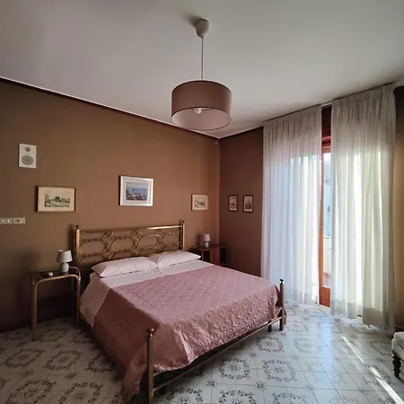Varano Отель типа 